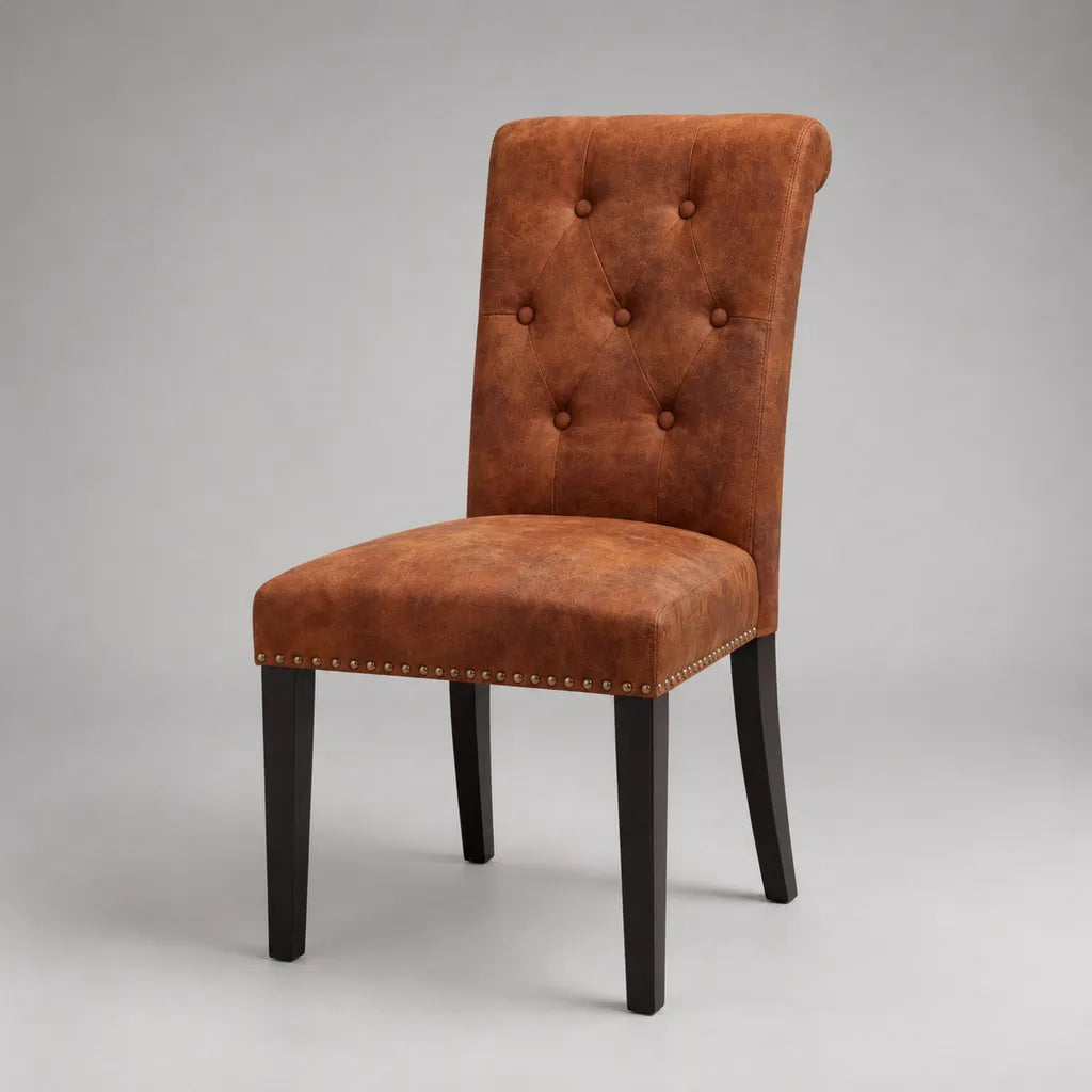 Sedia imbottita in pelle marrone cognac con piedini in legno nero, 49 × 58 × 98 cm